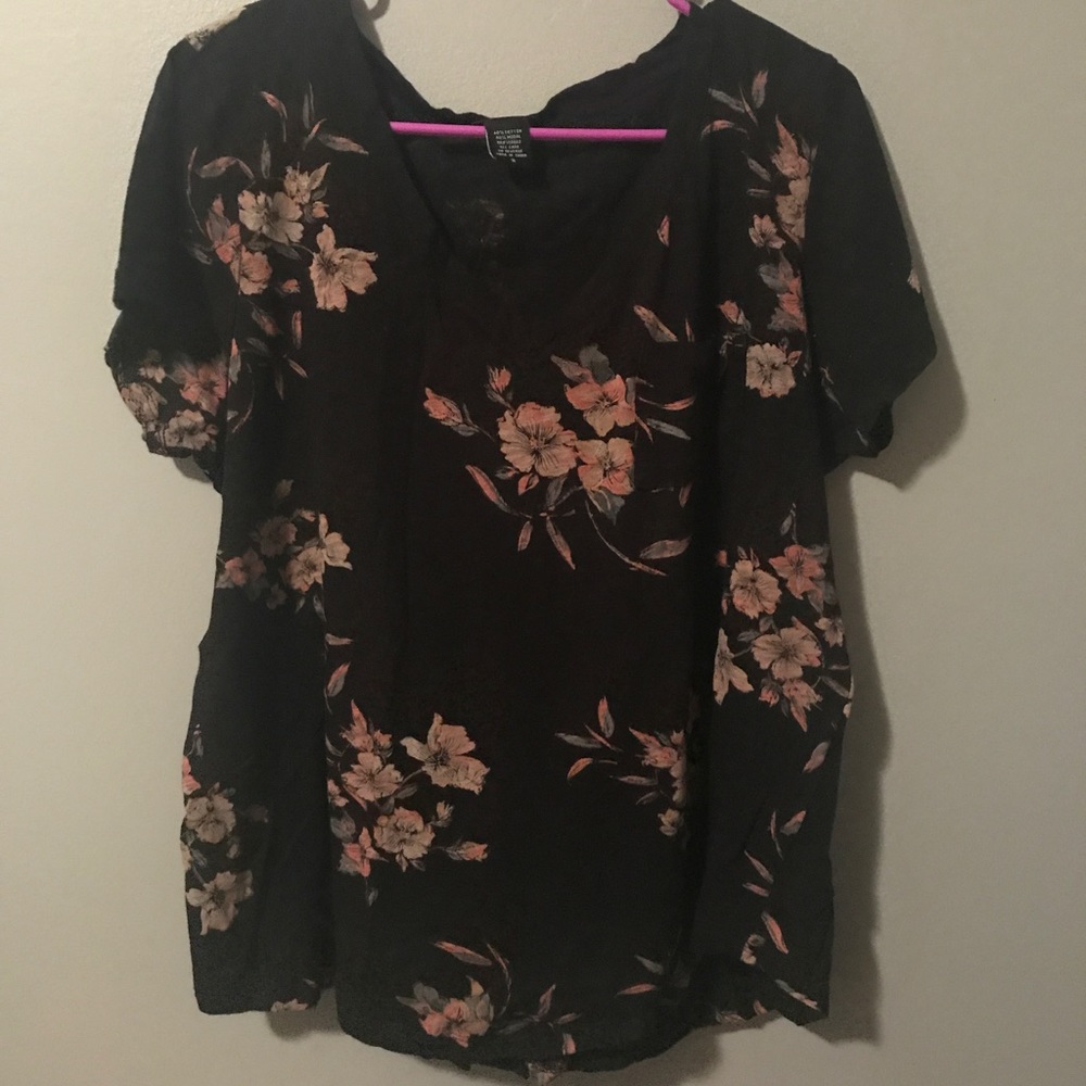 Torrid Floral Pocket V-Neck Tee, 2X Black
